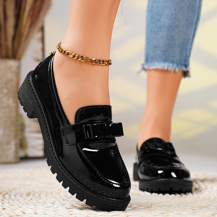 Women’s elegant patent plateau loafers with decorative bow and profiled rubber sole Mune Fashion