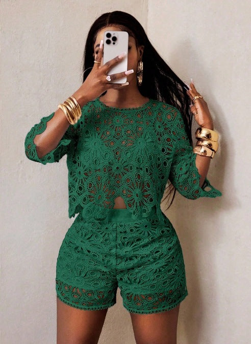 Women's airy crochet two-piece set with floral lace, short top and high-waisted tailored pants Mune Fashion
