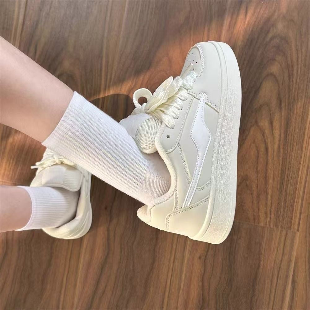 Women's sneakers in modern design with breathable surface structure and comfortable cushioning Mune Fashion