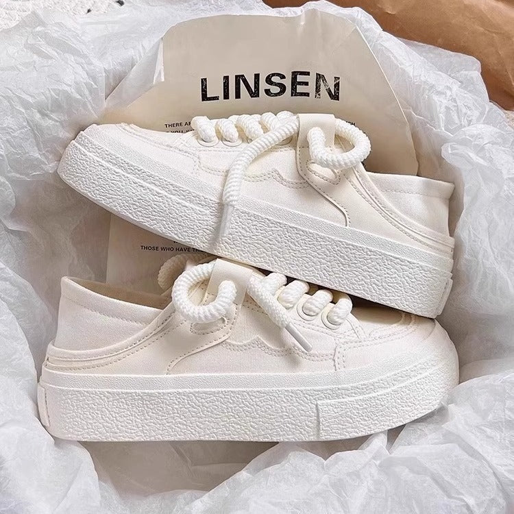 Women’s sporty sneakers in a minimalist design with a comfortable rubber sole Mune Fashion
