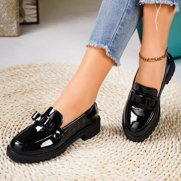 Ladies' patent loafers with profiled rubber sole, decorative strap bow and padded comfort insole Mune Fashion