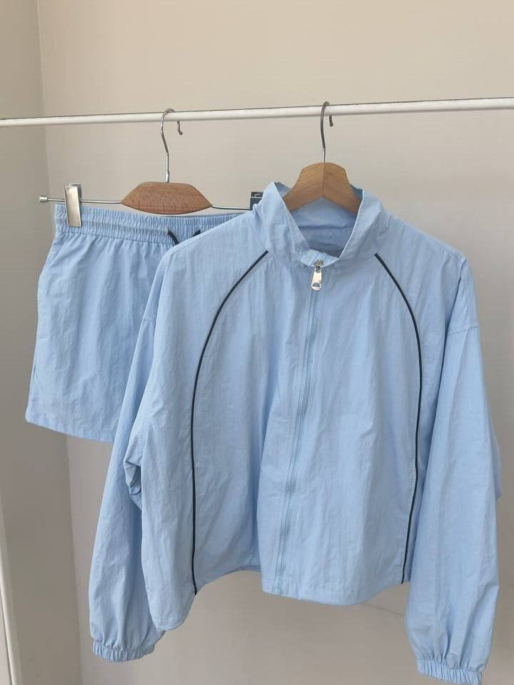 Women's cropped windbreaker set with stand-up collar, contrasting piping and elastic short leisure pants Mune Fashion