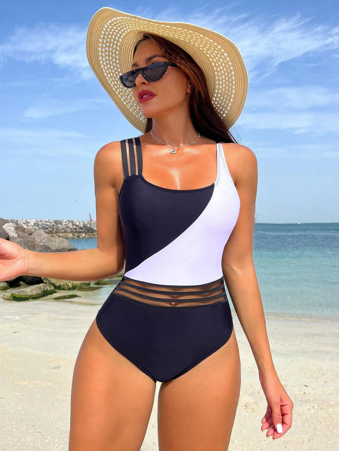 Ladies sporty one-piece swimsuit with innovative cut Mune Fashion