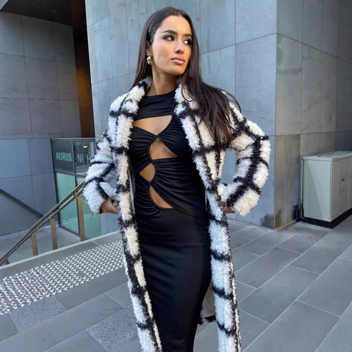 Ladies Long Checkered Teddy Coat with Revers Collar and Flap Pockets Mune Fashion