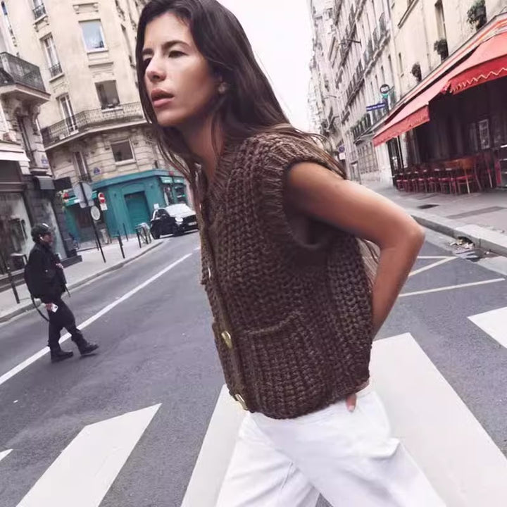 Women's chunky-knit sleeveless vest with decorative buttons and pockets Mune Fashion