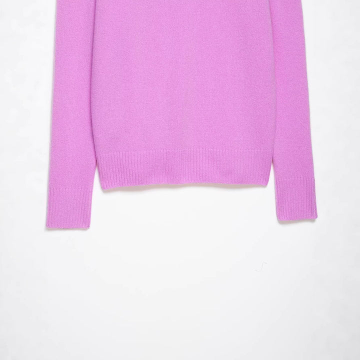 Ladies Chunky Knit V-Neck Cable Knit Sweater with Ribbed Cuffs Mune Fashion