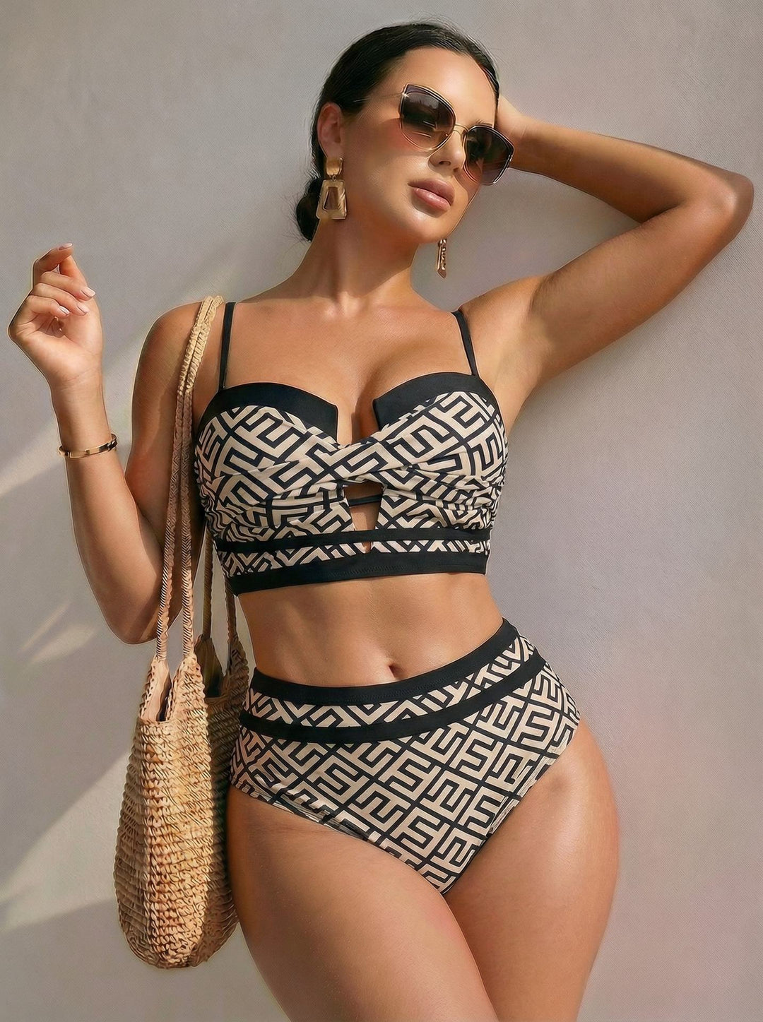 Women's High-Cut Bikini with Trendy Cut-Out and Geometric Pattern Mune Fashion