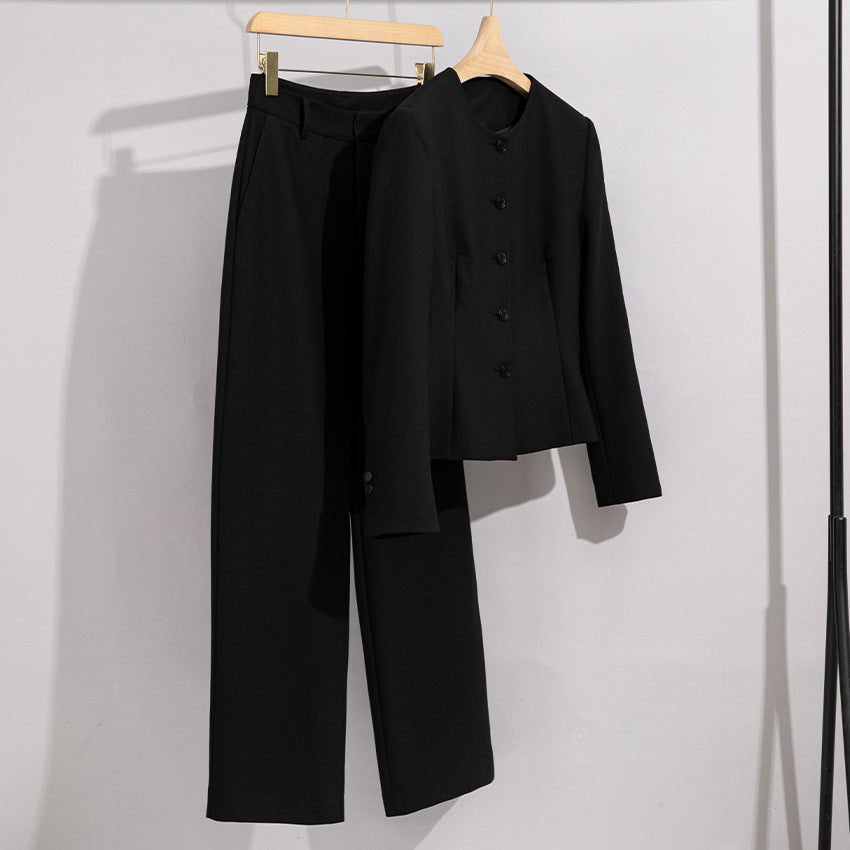 Women Elegant Pantsuit Set made of fine wool blend with round neck Mune Fashion
