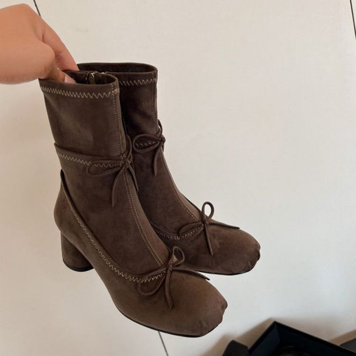 Women's mid-height velvet ankle boots with round toe, decorative seams, and decorative bows Mune Fashion