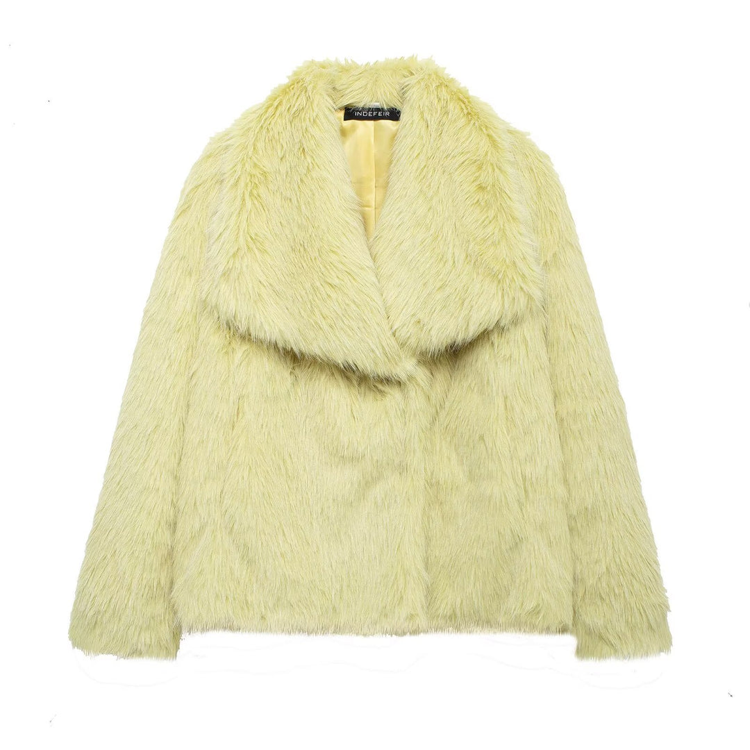 Ladies' short faux fur coat with oversized shawl collar and soft lining Mune Fashion
