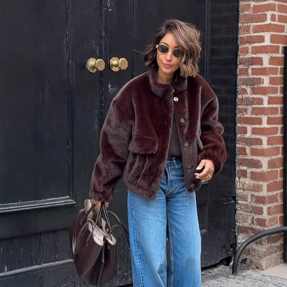 Women’s short jacket in teddy faux fur with boxy silhouette and patch pocket Mune Fashion