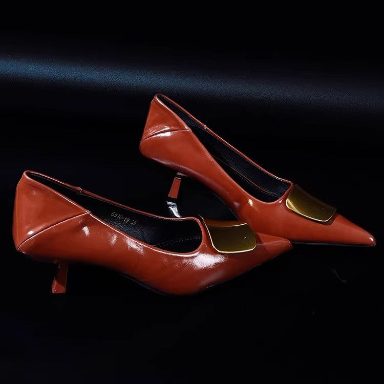 Women's pointed patent pumps with low kitten heel and decorative metal application Mune Fashion