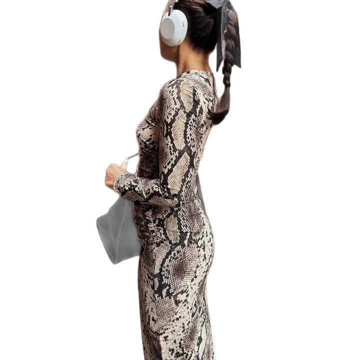 Women's figure-hugging maxi dress made of stretch jersey with snake print and round neckline Mune Fashion