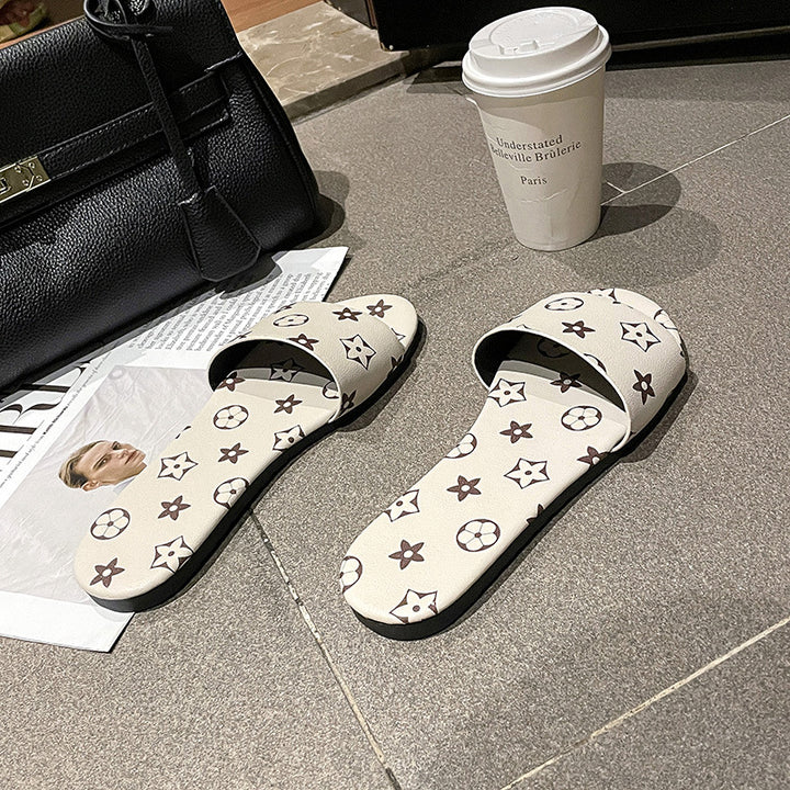 Women’s comfort sandals with padded footbed and all-over floral print Mune Fashion