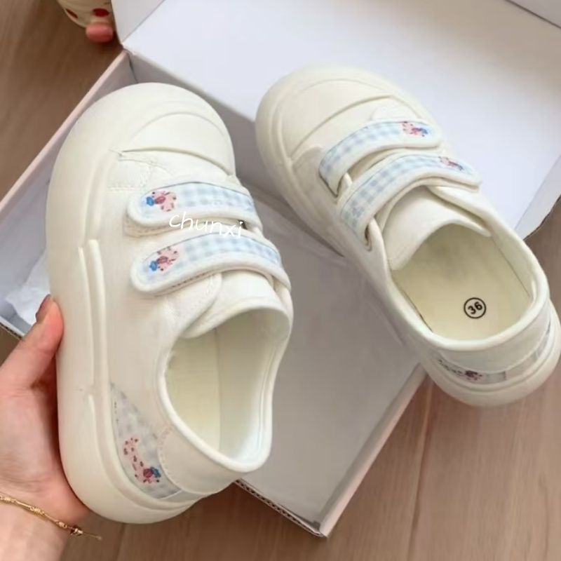 Women Sneakers with practical velcro closure and floral design Mune Fashion