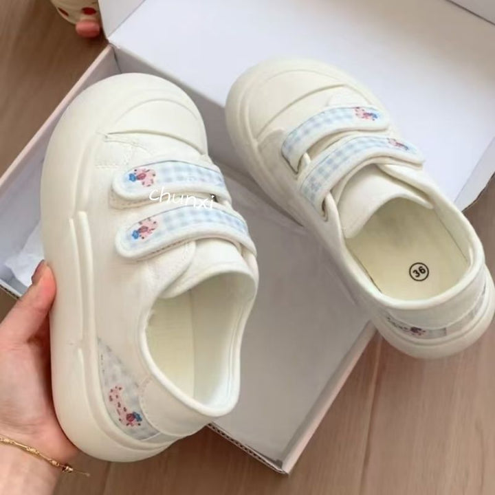 Women Sneakers with practical velcro closure and floral design Mune Fashion