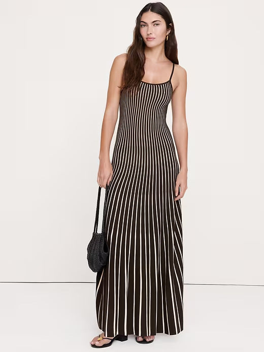 Ladies' elegant maxi dress in slip style with spaghetti straps, fitted cut and wide hem Mune Fashion