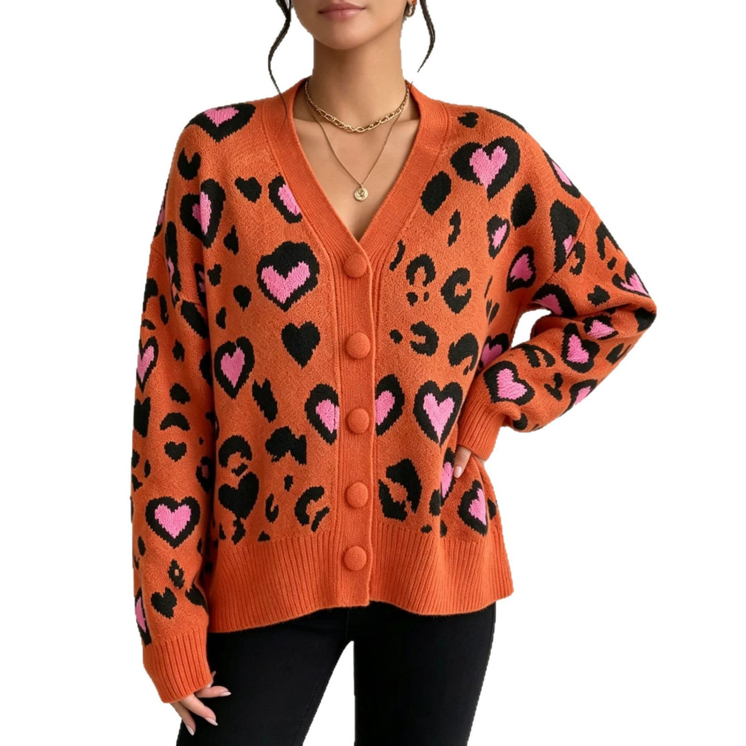 Women's knitted cardigan with heart-leopard jacquard, V-neck and large fabric buttons Mune Fashion