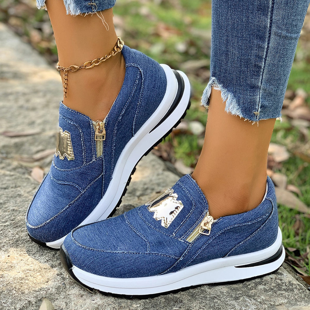 Women's Platform Slip-On Sneaker made of Velour Imitation with Side Decorative Zipper and Metallic Application Mune Fashion