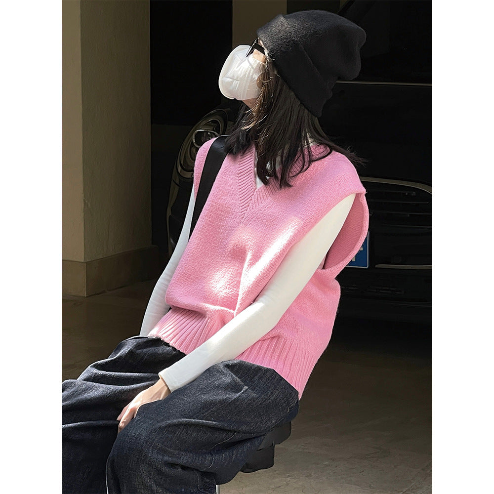Women's Sleeveless Fine Knit Vest with V-Neck and Ribbed Hem Mune Fashion