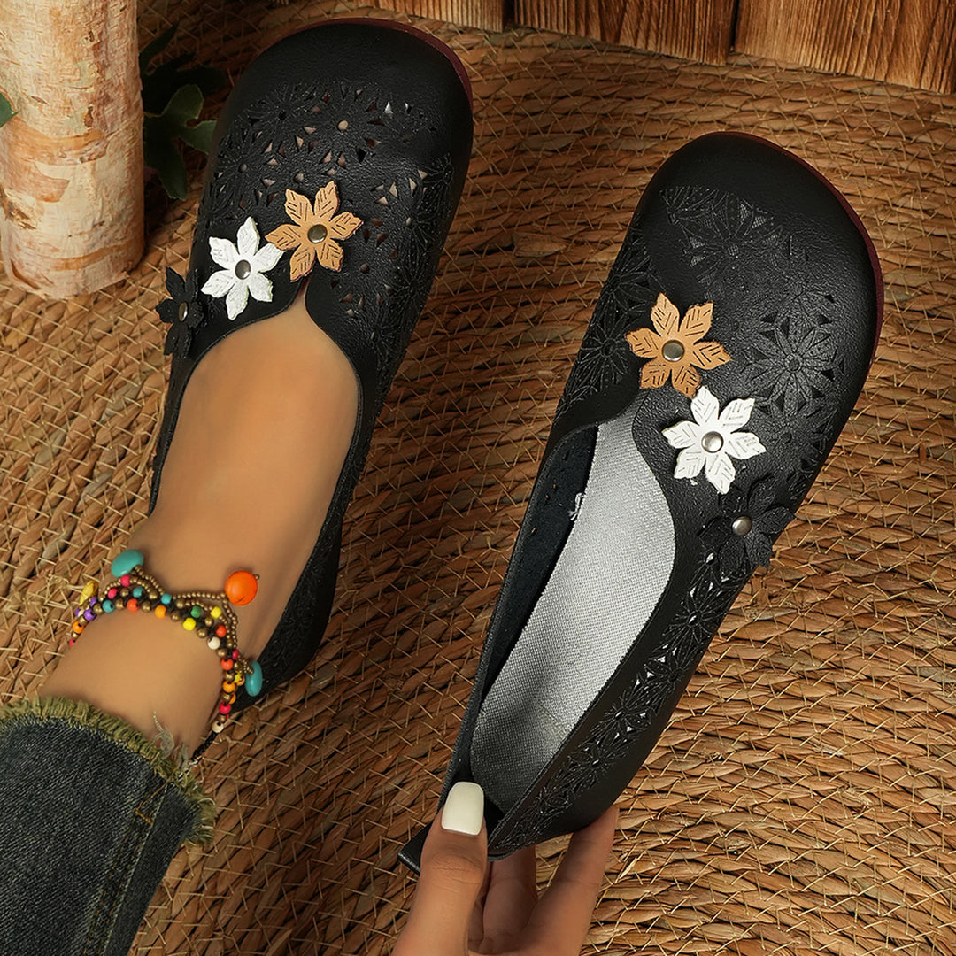 Ladies' flat ballerina slippers with laser perforation and three-dimensional flower appliqué Mune Fashion