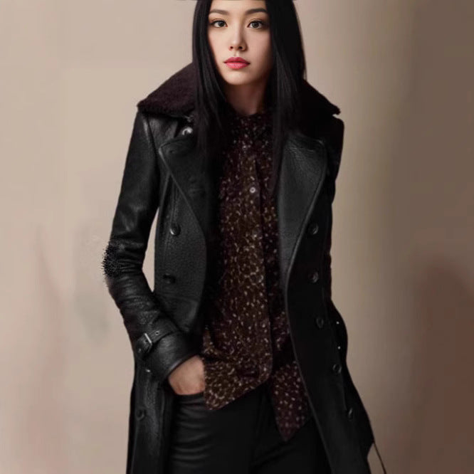 Women's long coat made of nappa leather with contrasting lambskin collar and tailored cut Mune Fashion