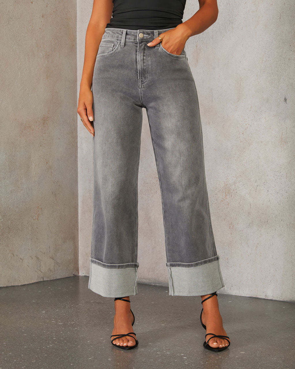 Women high-waisted culotte jeans with wide cuff and straight leg Mune Fashion