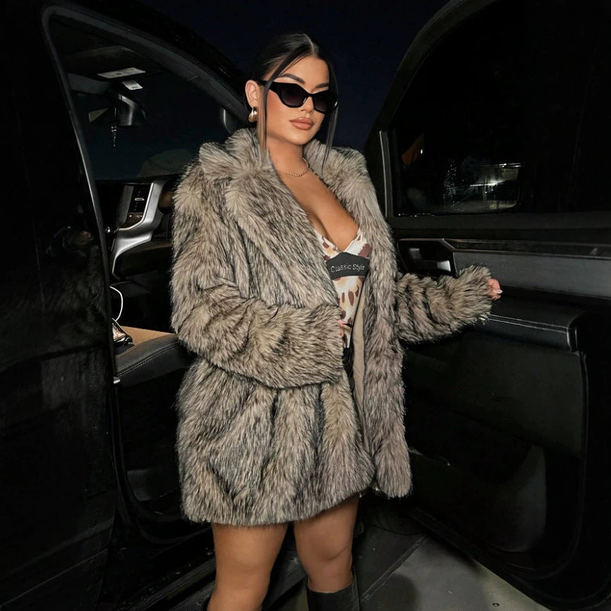 Women's short coat made of dense high-pile faux fur with classic shawl collar Mune Fashion