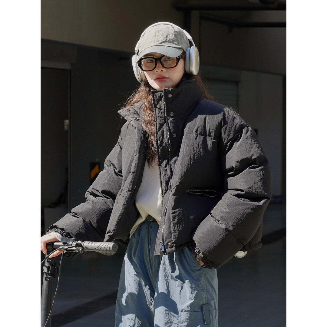 Women's short-cut padded down jacket with high collar and matte nylon surface Mune Fashion