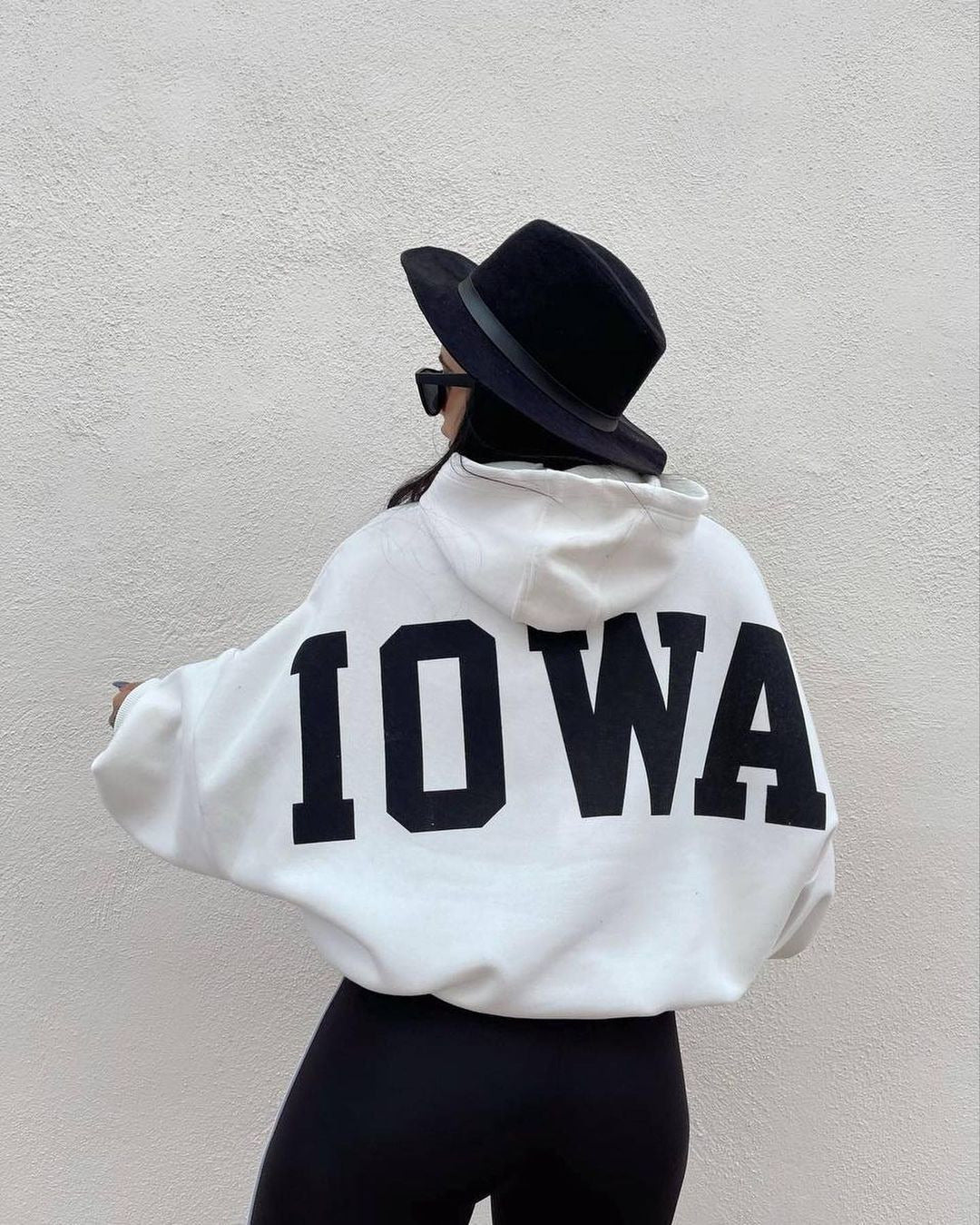 Women Oversized Cropped Hoodie with large lettering, hood and relaxed fit Mune Fashion