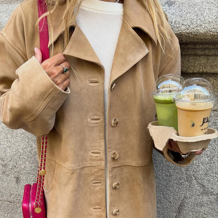 Women's short coat in suede look with boxy silhouette, horn button front & patch pockets Mune Fashion