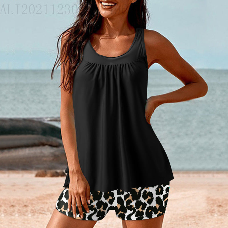 Ladies sporty beach outfit with stylish gathering Mune Fashion