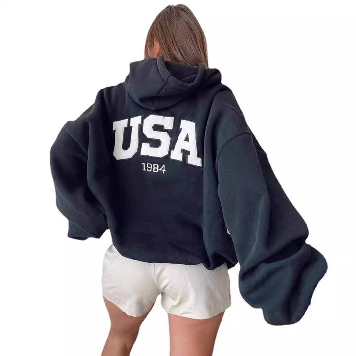 Women's Short Cut Oversized Hoodie with Sewn-On College Application and Ribbed Cuffs Mune Fashion