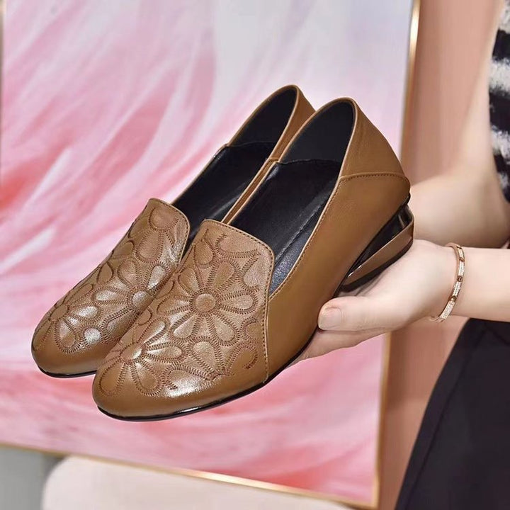 Women’s elegant padded leather loafers with floral embossed surface and medium-high block heel Mune Fashion