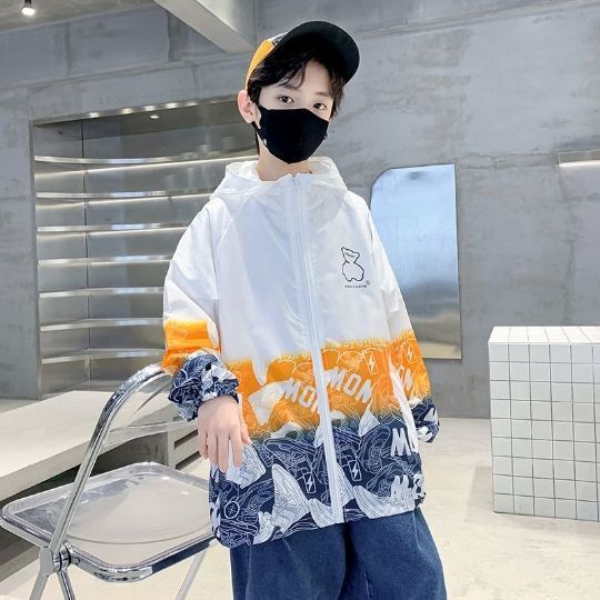 Unisex nan lightweight windproof hoodie jacket with allover graphic print and reflective accents for children Mune Fashion