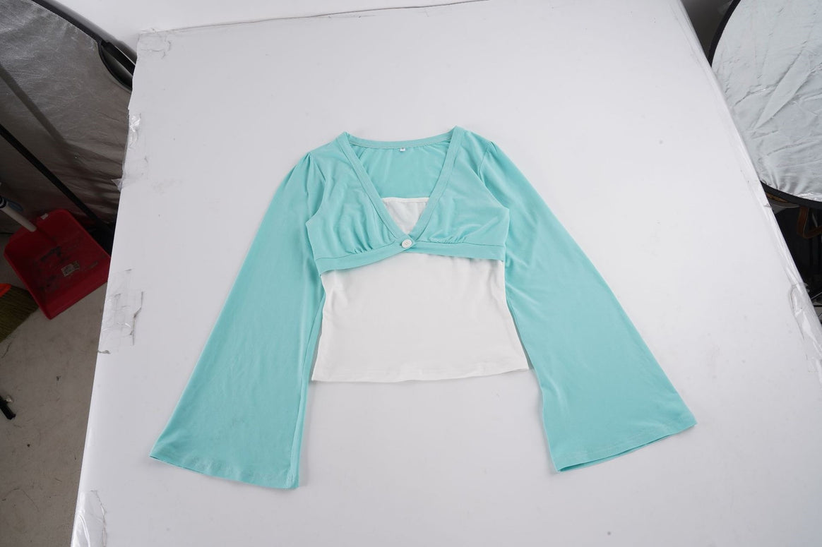 Women's bolero-inspired crop top with fitted bottom, V-neck and flared sleeves Mune Fashion
