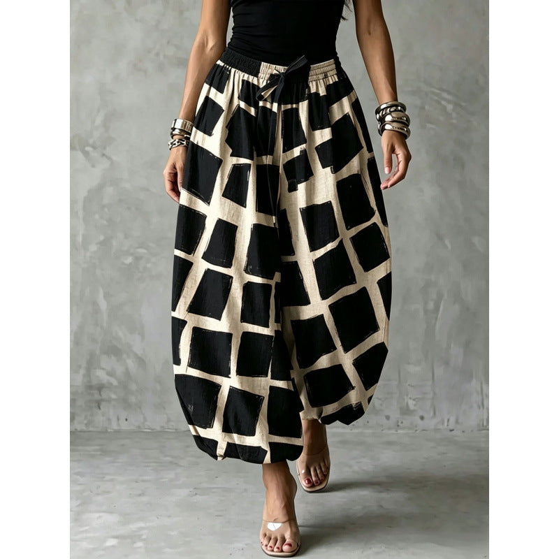Women's wide harem pants in balloon style with elastic waistband and graphic check pattern Mune Fashion
