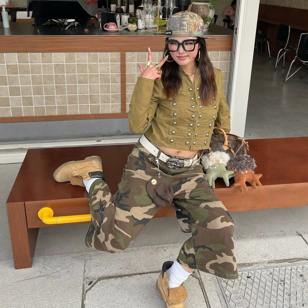 Women short-cut military-inspired cargo jacket with decorative button placket Mune Fashion