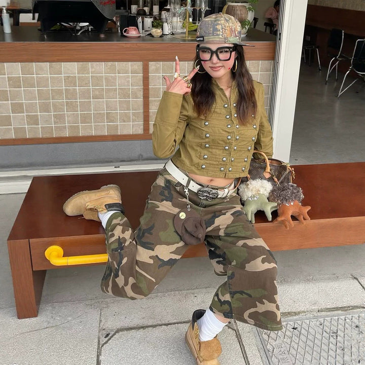 Women short-cut military-inspired cargo jacket with decorative button placket Mune Fashion
