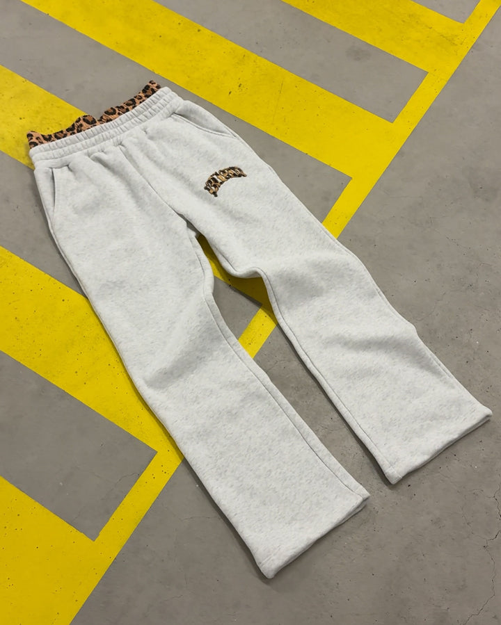 Women's high-cut jogging pants with flared leg, elastic ruffled waistband and leopard stitch detail Mune Fashion