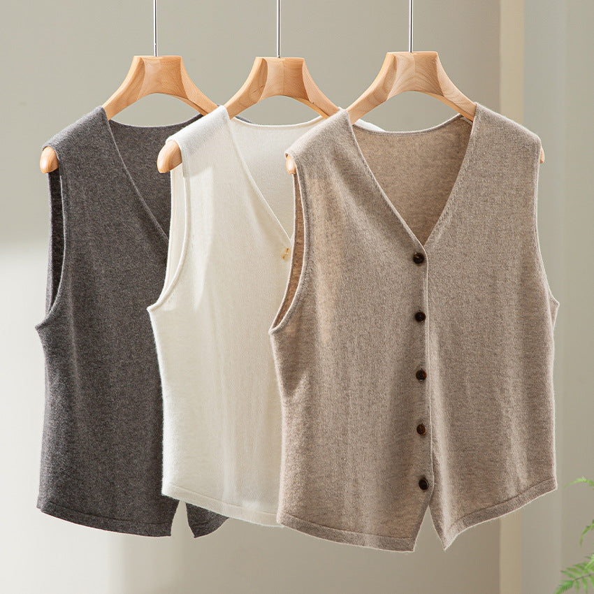 Women's soft fine knit vest with V-neck and continuous button placket Mune Fashion