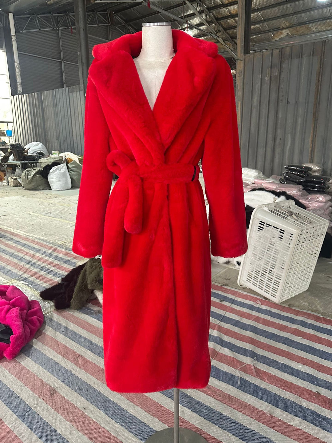 Women's Maxi Faux Fur Coat in Teddy Finish with Extra Large Shawl Collar Mune Fashion