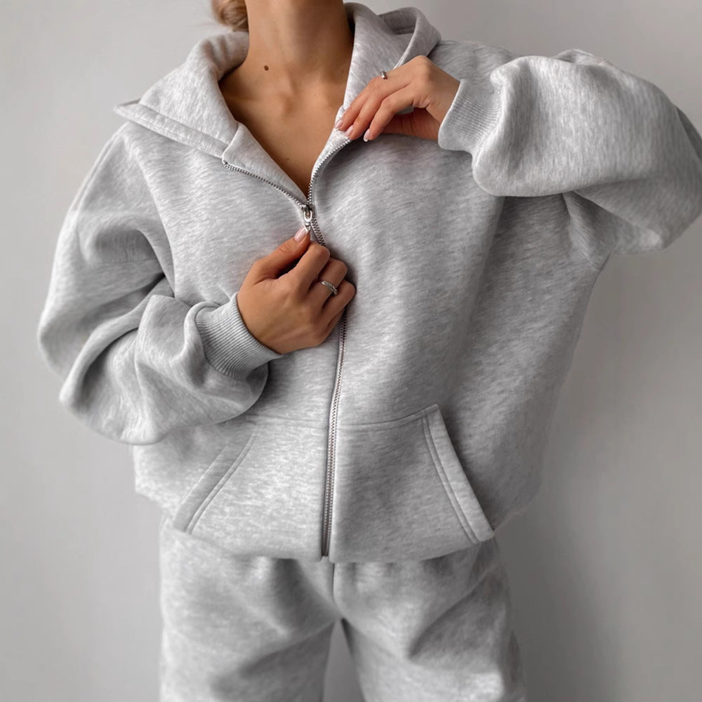 Women's Loungewear Set Mune Fashion: Oversized Zip Hoodie with Hood and Wide High-Waist Sweatpant made of Soft Fleece