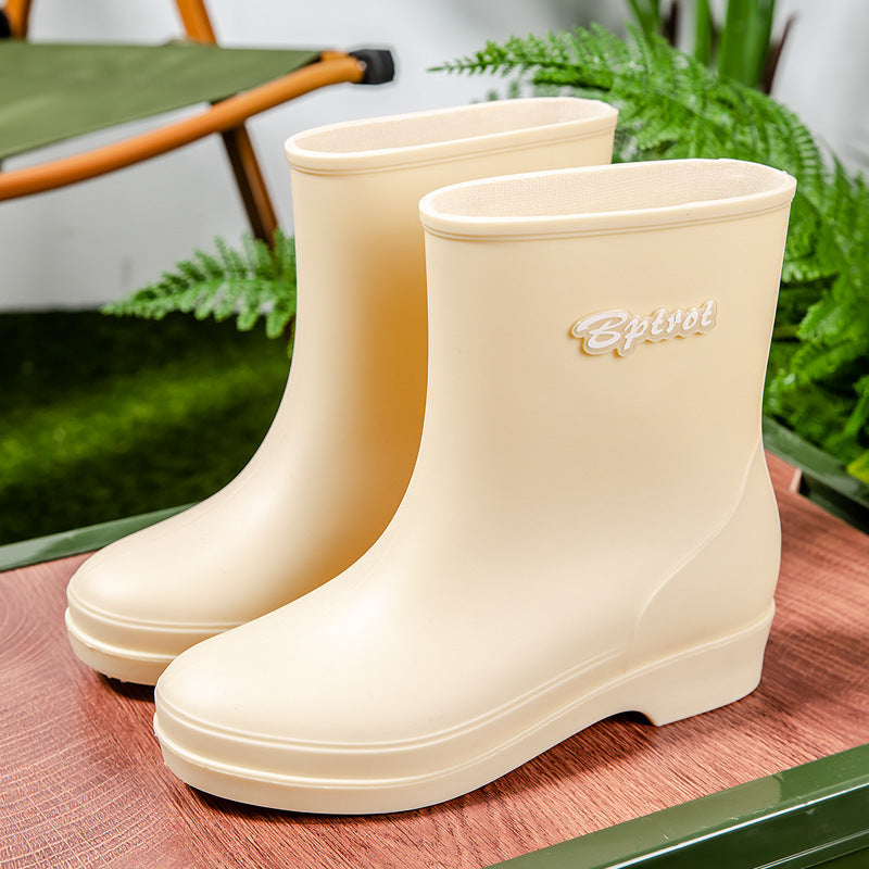 Women's Short Shaft Platform Rubber Ankle Boot with Seamless Full Rubber Construction Mune Fashion