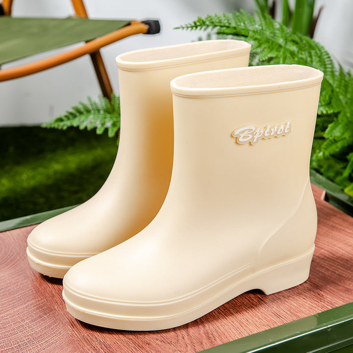 Women's Short Shaft Platform Rubber Ankle Boot with Seamless Full Rubber Construction Mune Fashion