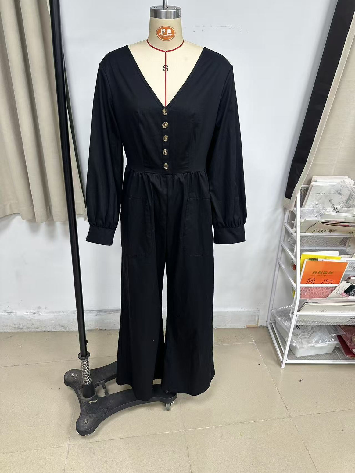 Ladies linen jumpsuit with V-neck, button placket and wide leg cut Mune Fashion