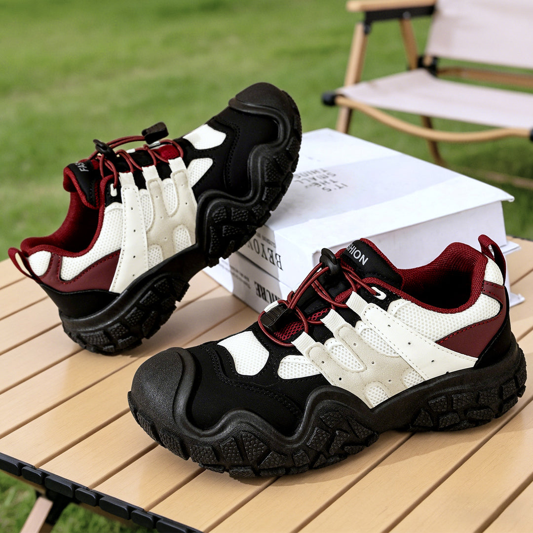 Unisex nan robust Outdoor-Chunky-Sneaker with reinforced toe cap, quick lace-up closure and grippy profile sole Mune Fashion