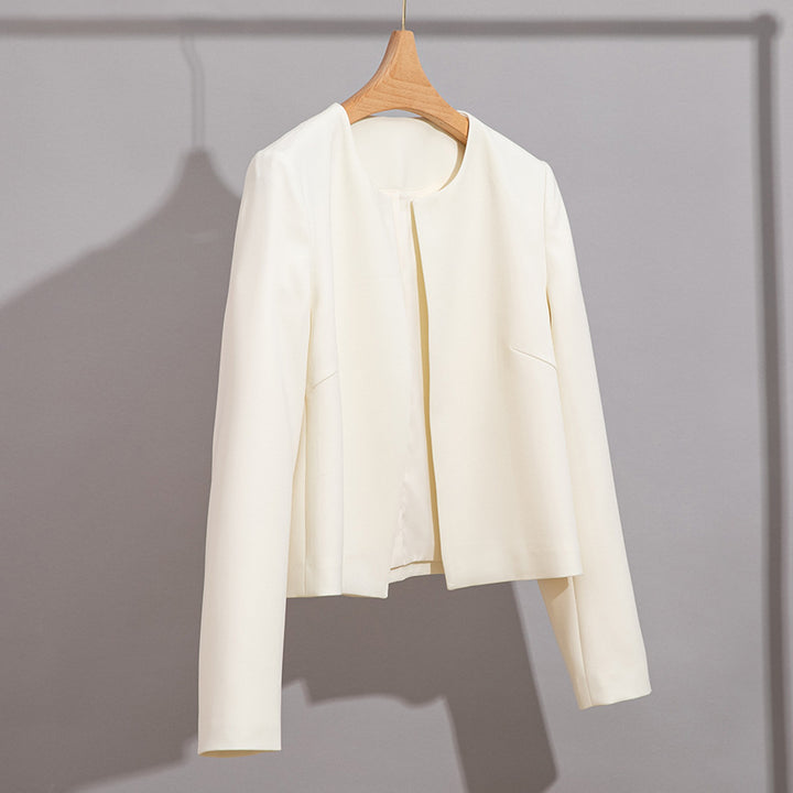 Women's Collarless Short Blazer with Concealed Front Placket and Slightly Tapered Silhouette Mune Fashion
