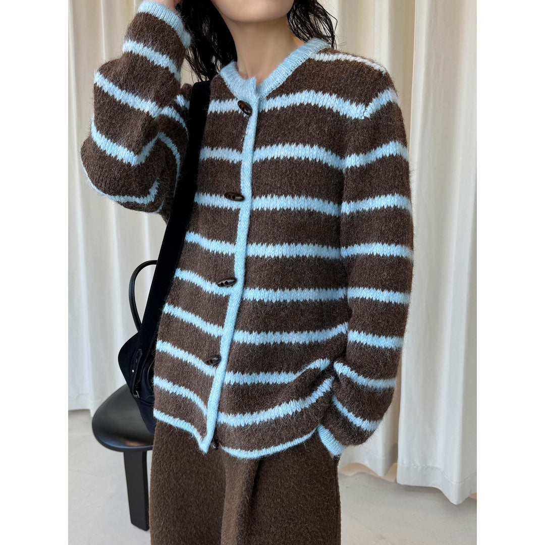 Women's Chunky Knit Short Jacket in Boxy Cut with Toggle Closures Mune Fashion