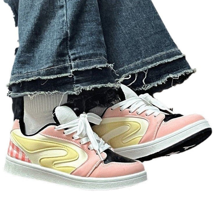 Women's sneakers with fashionable check details and breathable outsole Mune Fashion